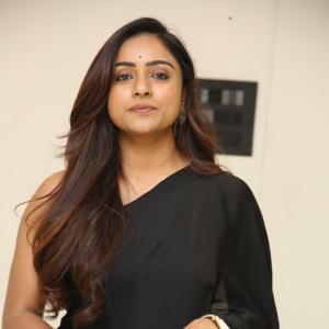 Vithika Sheru Looks Elegant in a Classic Black Saree