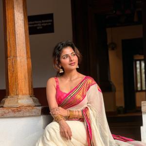 Ishwarya Menon Stuns in Elegant Off-White Saree Look