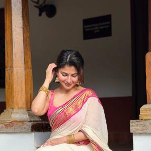 Ishwarya Menon Stuns in Elegant Off-White Saree Look