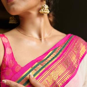 Ishwarya Menon Stuns in Elegant Off-White Saree Look
