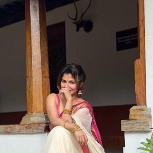 Ishwarya Menon Stuns in Elegant Off-White Saree Look