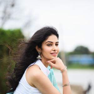 Manasa Varanasi Looks Elegant in a Sea-Green Saree