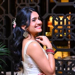 Samyukta Viswanathan Stuns in Elegant Ivory Traditional Look