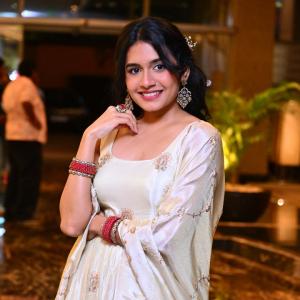 Samyukta Viswanathan Stuns in Elegant Ivory Traditional Look