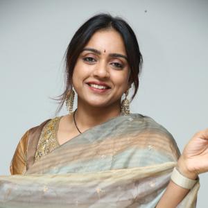 Vithika Sheru Looks Elegant in Earthy Traditional Ensemble