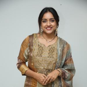 Vithika Sheru Looks Elegant in Earthy Traditional Ensemble