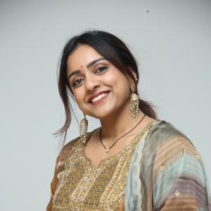 Vithika Sheru Looks Elegant in Earthy Traditional Ensemble