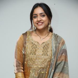 Vithika Sheru Looks Elegant in Earthy Traditional Ensemble