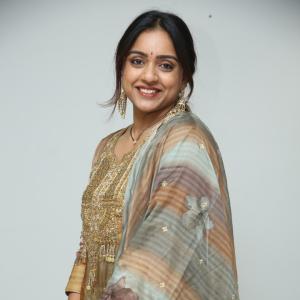 Vithika Sheru Looks Elegant in Earthy Traditional Ensemble