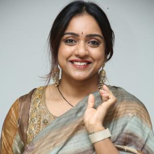 Vithika Sheru Looks Elegant in Earthy Traditional Ensemble