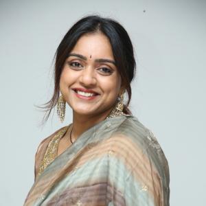 Vithika Sheru Looks Elegant in Earthy Traditional Ensemble