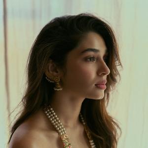 Kriti Shetty Stuns in Elegant Ivory Saree and Pearl Jewelry