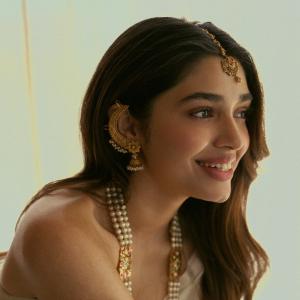 Kriti Shetty Stuns in Elegant Ivory Saree and Pearl Jewelry