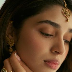 Kriti Shetty Stuns in Elegant Ivory Saree and Pearl Jewelry