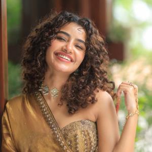 Anupama Parameswaran Stuns in Elegant Bronze-Gold Saree