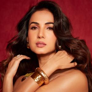 Sonal Chouhan Stuns in Elegant Olive-Gold Outfit