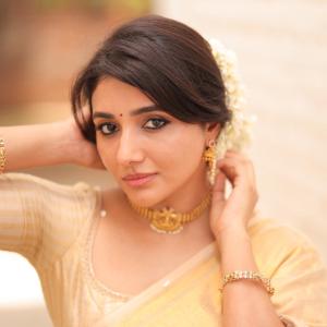 Mirna Menon Shines in Elegant Cream and Gold Saree Look