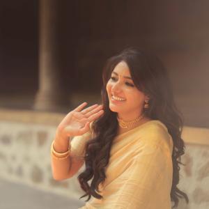 Mirna Menon Shines in Elegant Cream and Gold Saree Look