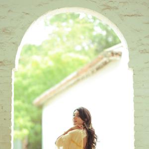 Mirna Menon Shines in Elegant Cream and Gold Saree Look