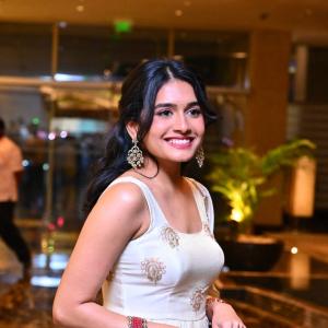Samyukta Viswanathan Stuns in Elegant Ivory Traditional Look