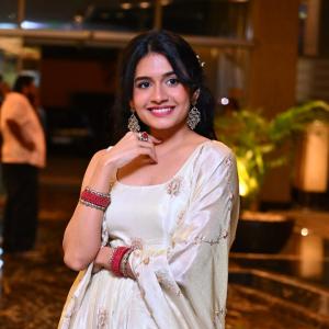 Samyukta Viswanathan Stuns in Elegant Ivory Traditional Look