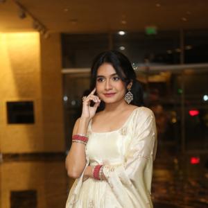 Samyukta Viswanathan Stuns in Elegant Ivory Traditional Look