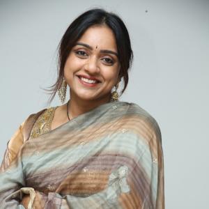 Vithika Sheru Looks Elegant in Earthy Traditional Ensemble