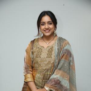 Vithika Sheru Looks Elegant in Earthy Traditional Ensemble