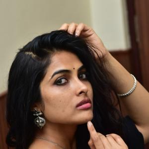Divi Vadthya Latest Hot Photos
