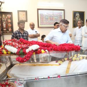 Celebs Condolences to K Vishwanath Garu