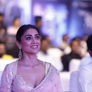 Shriya Saran Latest Hot Photos