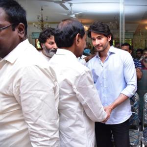 Celebs Pay Homage to Krishna Garu-2