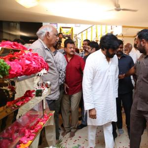 Celebs Pay Homage to Krishna Garu-2