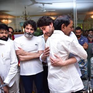 Celebs Pay Homage to Krishna Garu-2