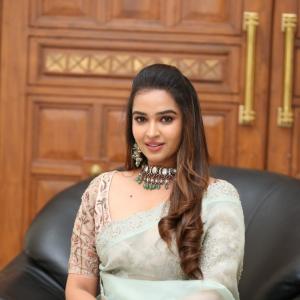 Poojitha Ponnada Latest Pics