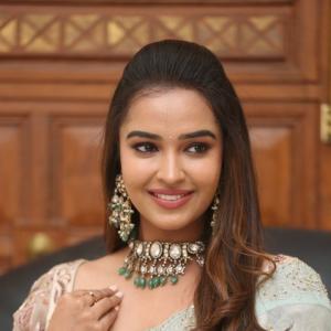 Poojitha Ponnada Latest Pics