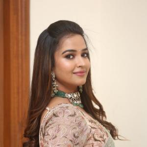 Poojitha Ponnada Latest Pics