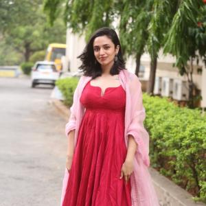 Actress Malavika Nair Latest Photos