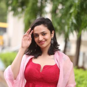 Actress Malavika Nair Latest Photos