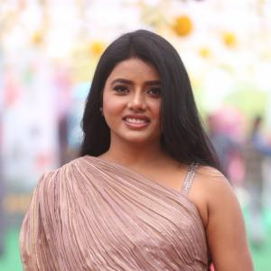 Actress Soumya Reddy Latest Photos