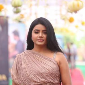Actress Soumya Reddy Latest Photos