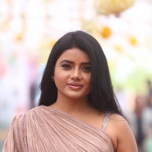 Actress Soumya Reddy Latest Photos