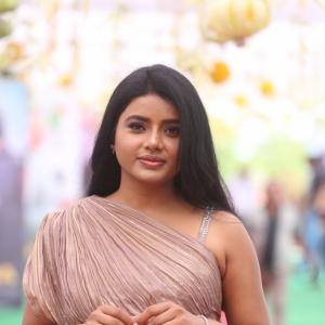 Actress Soumya Reddy Latest Photos
