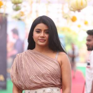 Actress Soumya Reddy Latest Photos