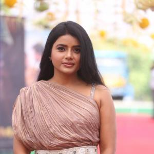 Actress Soumya Reddy Latest Photos