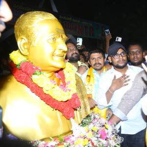 Jr Ntr and Balakrishna Visits NTR Ghat