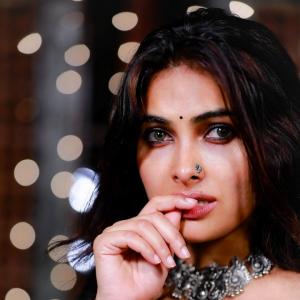 Actess Divi Vadthya Hot Photos