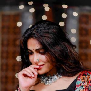 Actess Divi Vadthya Hot Photos