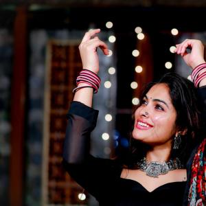 Actess Divi Vadthya Hot Photos