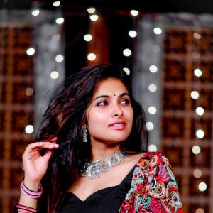 Actess Divi Vadthya Hot Photos